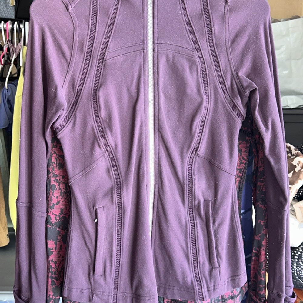Lululemon size 6 Women's Purple wing mesh Define Jacket